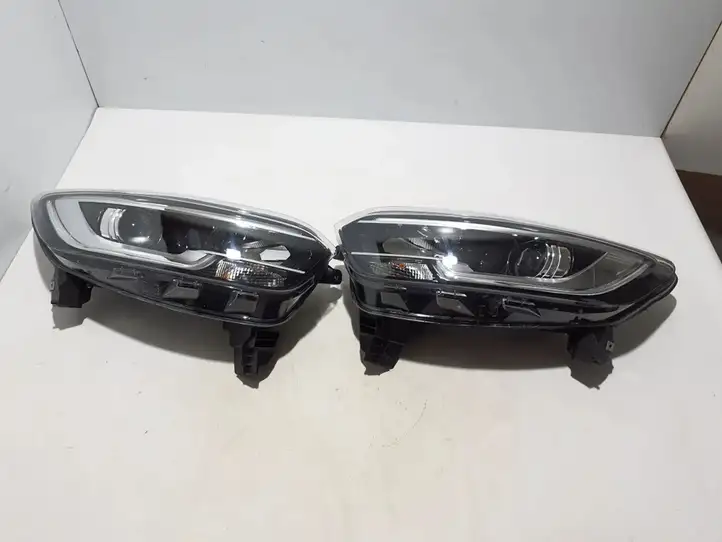 Renault Kadjar (2018 - ) Передняя фара — фото 1