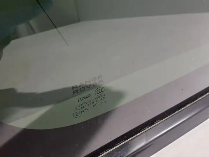 Land Rover Range Rover L405 (2017 - 2022) LR077637 Заднее боковое стекло — фото 4