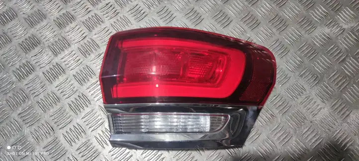 Jeep Grand Cherokee (2010 - 2021) P68471328AA Задний фонарь в крышке багажника — фото 1
