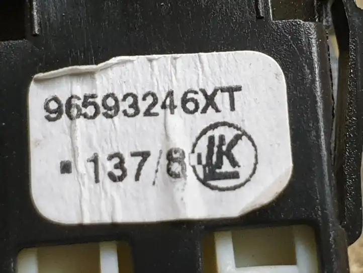 Citroen Berlingo (2003 - 2007) 96593246XT Включатель охраны от детей — фото 5