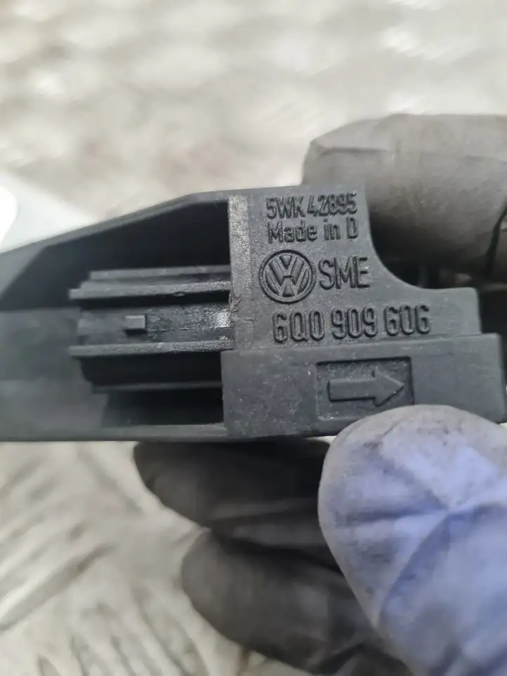 Volkswagen PASSAT B5 (1997 - 2000) 600909606 Датчик удара SRS — фото 2