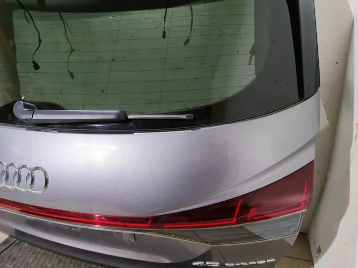 Audi Q4 e-tron (2021 - ) Крышка багажника — фото 7