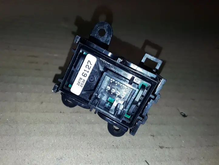 Opel Antara (2011 - 2017) 20782530 Кнопка ручного тормоза — фото 2
