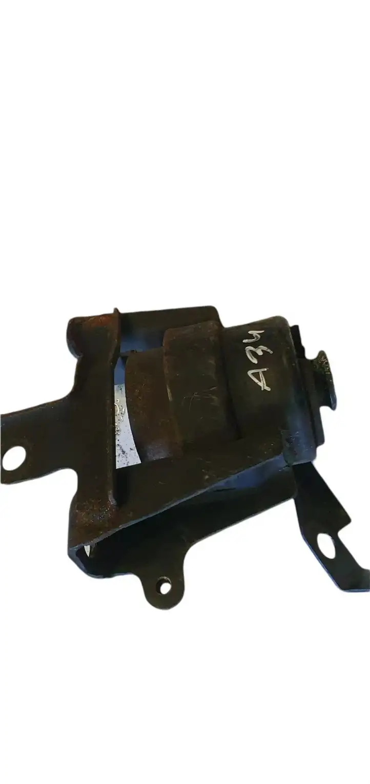 Toyota Corolla Verso AR10 (2004 - 2009) Опора двигателя — фото 3