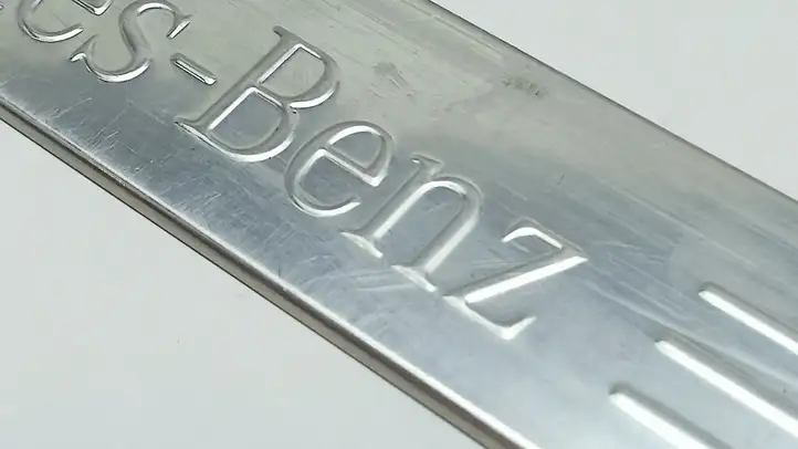 Mercedes-Benz C W204 (2007 - 2014) A2046800135 Внутренняя отделка переднего порога — фото 7