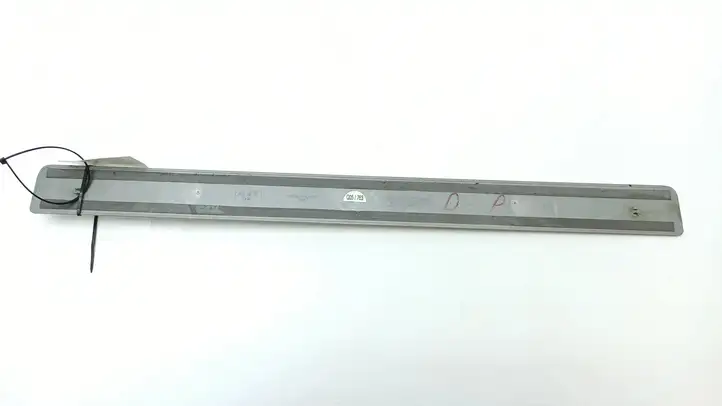 Mercedes-Benz C W204 (2007 - 2014) A2046800135 Внутренняя отделка переднего порога — фото 9