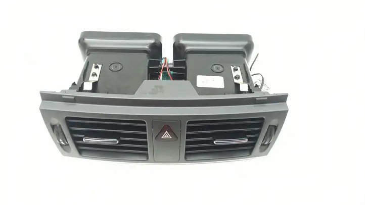 Mercedes-Benz C W204 (2007 - 2014) A2048307354 Центральный воздушный дефлектор — фото 1