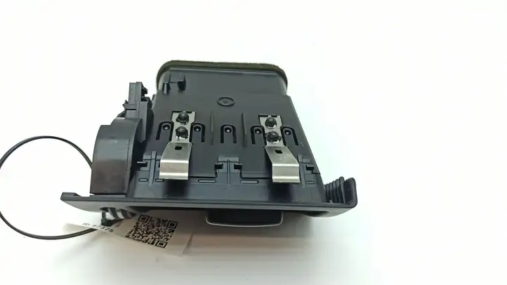 Mercedes-Benz C W204 (2007 - 2014) 05923001 Боковой воздушный дефлектор — фото 11