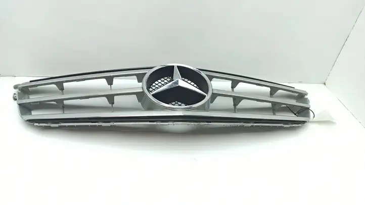 Mercedes-Benz C W204 (2007 - 2014) A2048800023 Верхняя решетка радиатора — фото 9