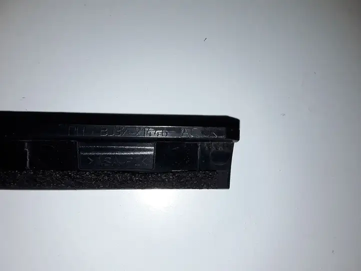 Land Rover Evoque I (2011 - 2015) BJ3221446 Накладка стекла передней двери — фото 2