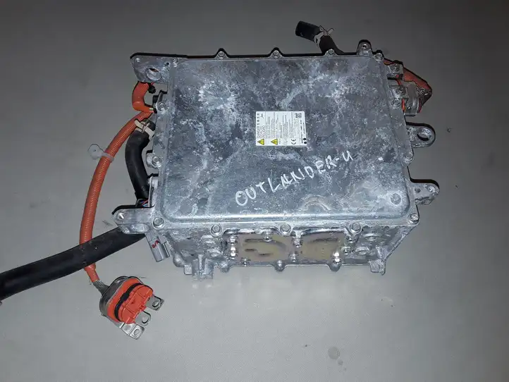 Mitsubishi Outlander (2012 - 2014) W005T70271 Зарядное устройство — фото 1