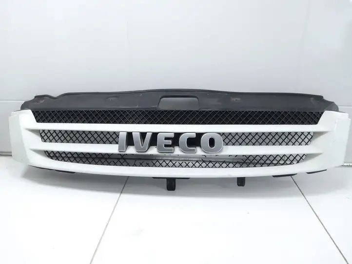 Iveco Daily Daily 35 - 40.10 (2001 - 2016) 3802801 Верхняя решетка радиатора — фото 1