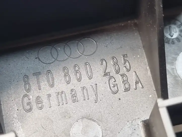 Audi A4 S4 B8 8K (2007 - 2011) 8T0860285 Держатель аварийного знака — фото 4