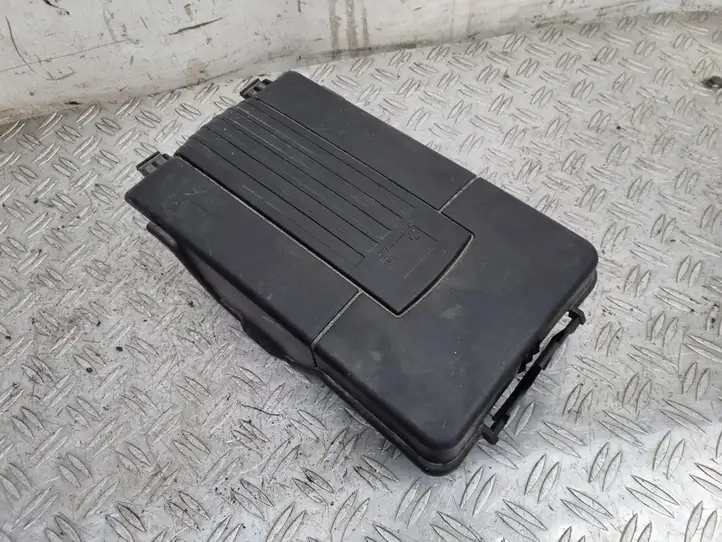 Volkswagen PASSAT B6 (2005 - 2010) 1K0915443A Крышка ящика аккумулятора — фото 1