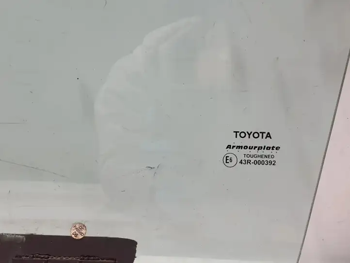 Toyota Hilux (AN120, AN130) (2017 - 2020) 681020K280 Стекло передней двери — фото 2