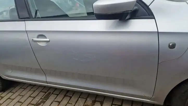 Skoda Rapid (NH) (2012 - 2019) Дверь — фото 2