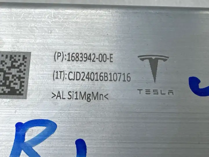 Tesla Model 3 (2024 - ) 168394200E Амортизатор переднего бампера — фото 2