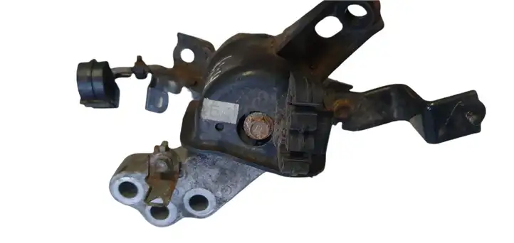 Toyota Auris 150 (2006 - 2012) Опора двигателя — фото 3