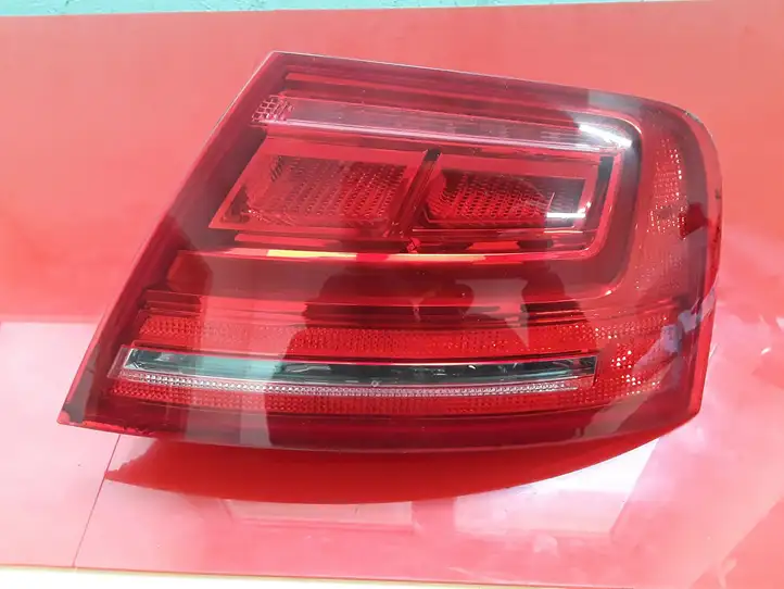 Audi A8 S8 D4 4H (2010 - 2014) 4H0945096A Задний фонарь в кузове — фото 1