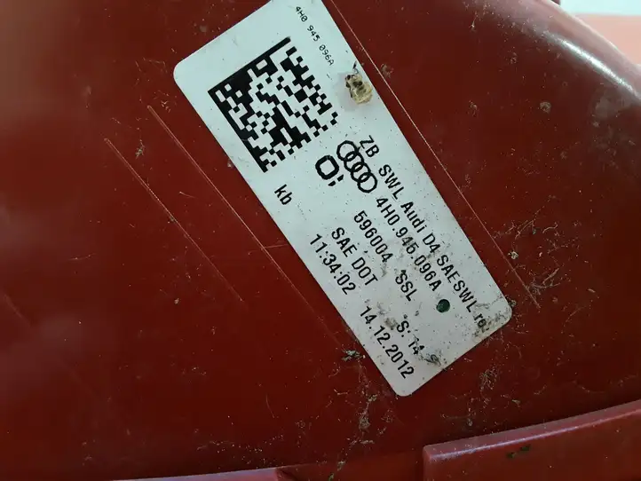 Audi A8 S8 D4 4H (2010 - 2014) 4H0945096A Задний фонарь в кузове — фото 4