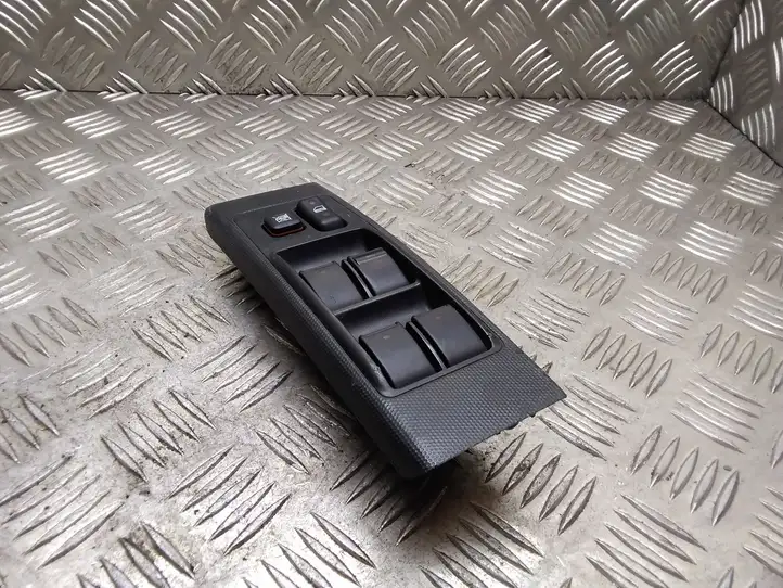 Toyota Corolla Verso AR10 (2004 - 2009) 848200F010 Блок кнопок стеклоподъемников — фото 1