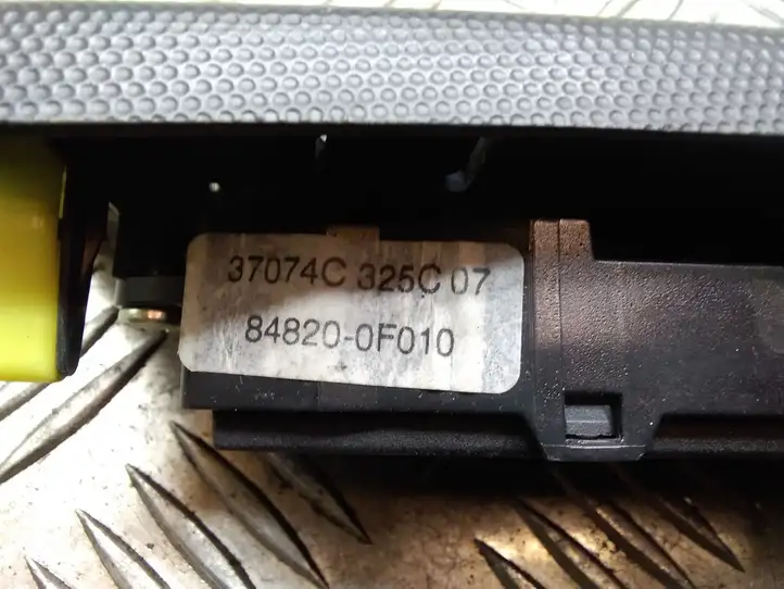 Toyota Corolla Verso AR10 (2004 - 2009) 848200F010 Блок кнопок стеклоподъемников — фото 3