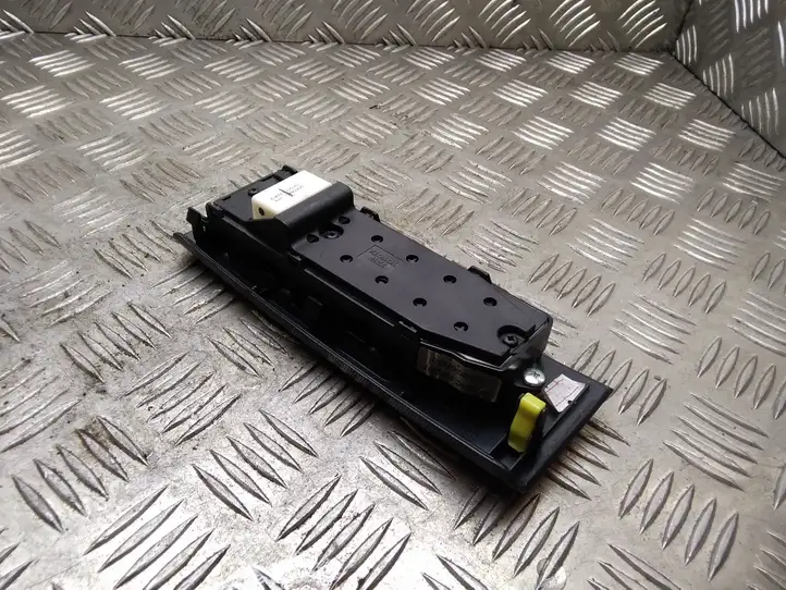 Toyota Corolla Verso AR10 (2004 - 2009) 848200F010 Блок кнопок стеклоподъемников — фото 4