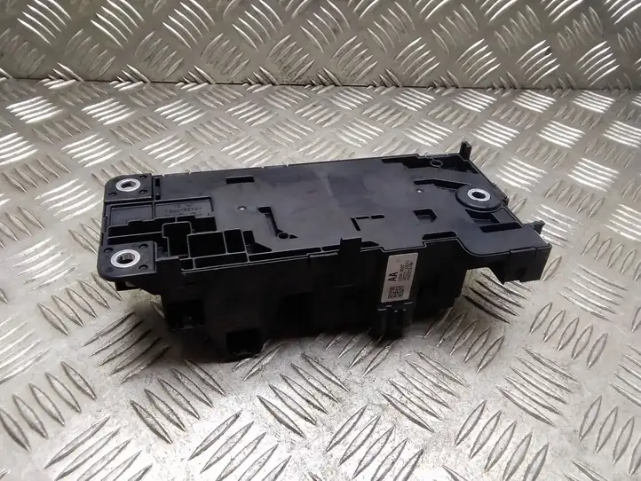 Toyota Auris E180 (2012 - 2018) 63583507 Блок монтирования реле — фото 4