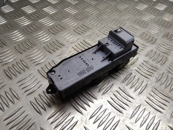 Toyota Prius (XW20) (2003 - 2009) 8482047012 Блок кнопок стеклоподъемников — фото 4
