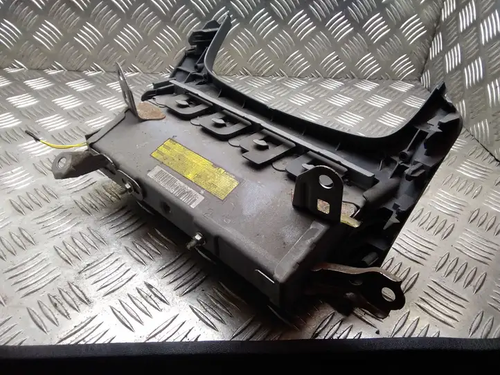 Toyota Prius (XW30) (2009 - 2015) Коленная подушка безопасности — фото 2
