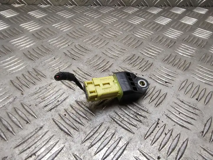 Toyota Prius (XW30) (2009 - 2015) 8983175020 Датчик удара SRS — фото 2