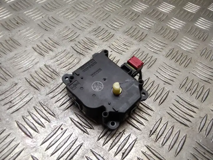 Toyota Prius (XW30) (2009 - 2015) 0638000172 Двигатель задвижки потока воздуха — фото 3