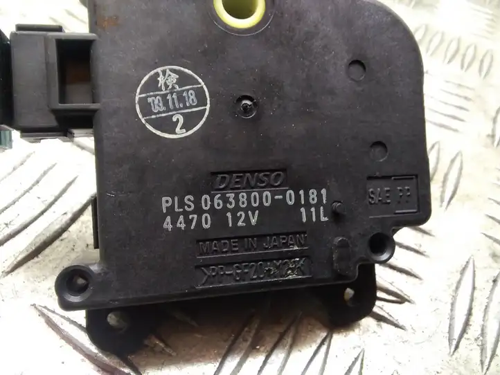 Toyota Prius (XW30) (2009 - 2015) 0638000181 Двигатель задвижки потока воздуха — фото 2