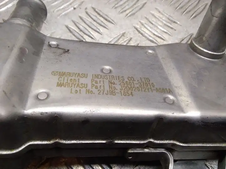 Toyota Prius (XW30) (2009 - 2015) 2560137010 Охладитель клапана EGR — фото 2