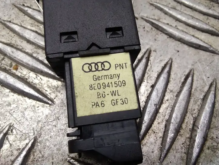 Audi A4 S4 B7 8E 8H (2004 - 2009) 8E0941509 Включатель аварийных фонарей — фото 3