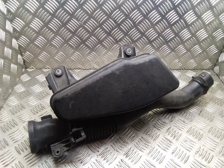 Toyota Prius (XW30) (2009 - 2015) 1789337040 Резонатор впуска — фото 1
