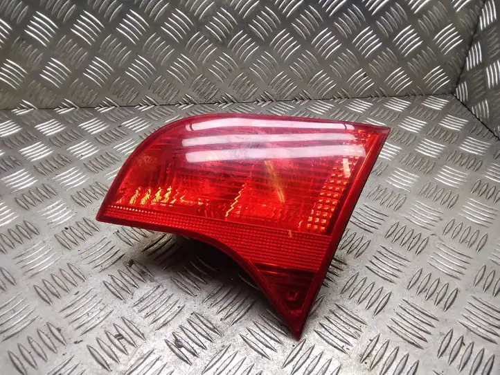 Audi A4 S4 B7 8E 8H (2004 - 2009) 8E9945094 Задний фонарь в крышке багажника — фото 1