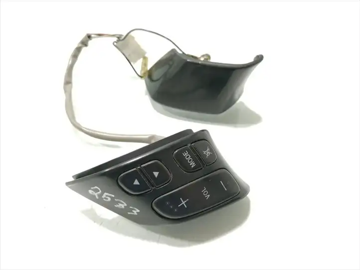 Mazda 5 (2005 - 2010) 153769 Кнопки на рулевом колесе — фото 1