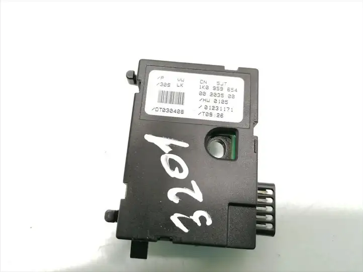 Audi A3/S3 8P (2004 - 2008) 1K0959654 Датчик угла поворота руля — фото 4