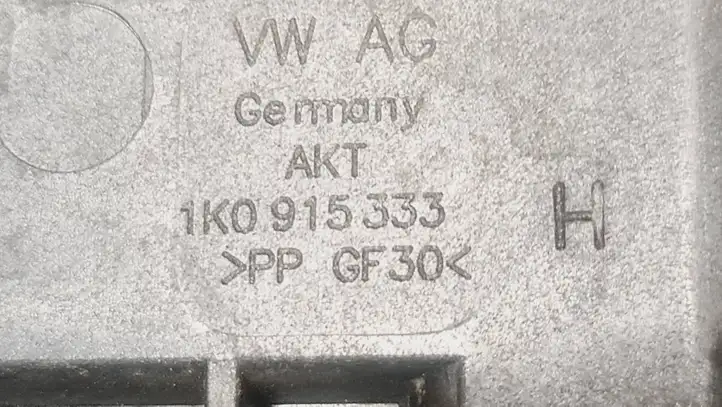Audi A3/S3 8P (2004 - 2008) 1K0915333 Площадка аккумулятора — фото 4