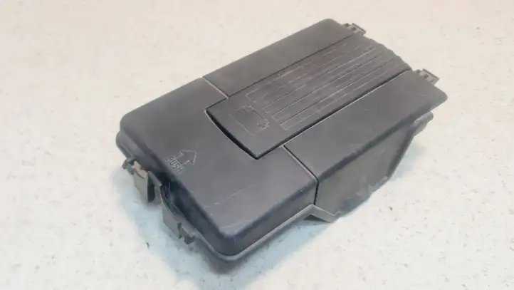 Audi A3/S3 8P (2004 - 2008) 1K0915443C Крышка ящика аккумулятора — фото 1