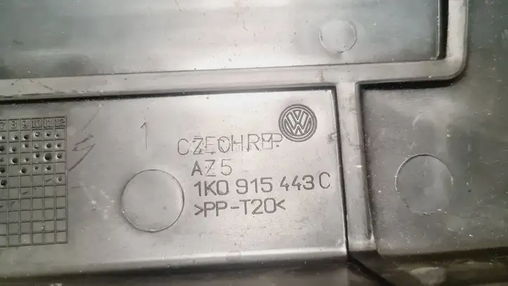 Audi A3/S3 8P (2004 - 2008) 1K0915443C Крышка ящика аккумулятора — фото 5