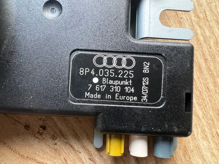 Audi A3/S3 8P (2004 - 2008) 8P4035225 Усилитель антенны — фото 3