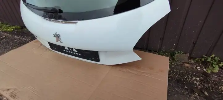 Peugeot 208 (2015 - 2019) Крышка багажника — фото 6