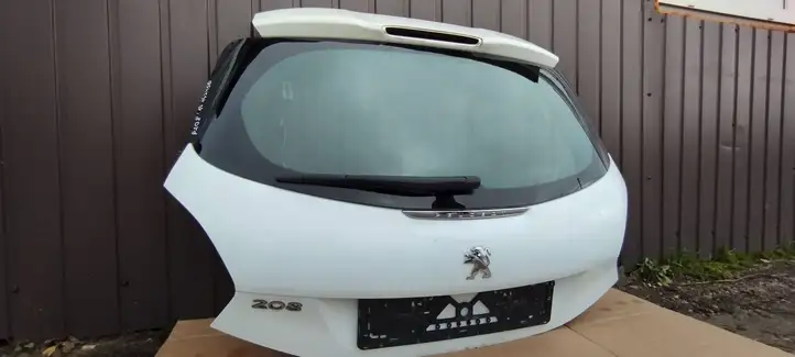 Peugeot 208 (2015 - 2019) Крышка багажника — фото 8