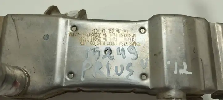 Toyota Prius (XW30) (2009 - 2015) 2560137010 Охладитель клапана EGR — фото 5