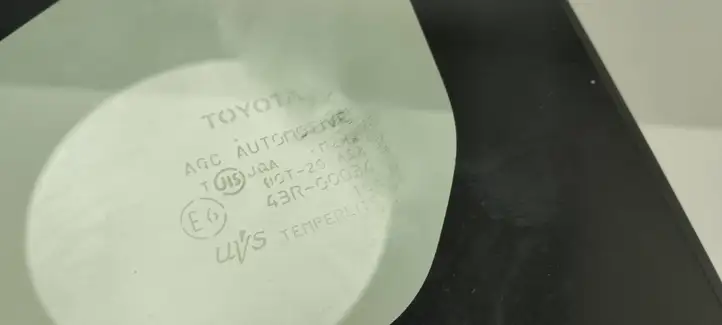 Toyota Prius (XW30) (2009 - 2015) 43R00034 Треугольное стекло кузова — фото 3