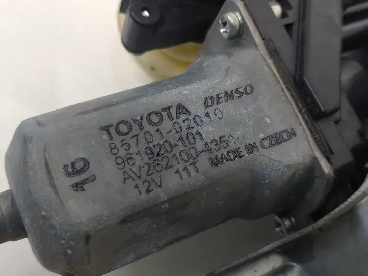 Toyota Auris E180 (2012 - 2018) 8571002420B Механический стеклоподъемник передней двери — фото 5