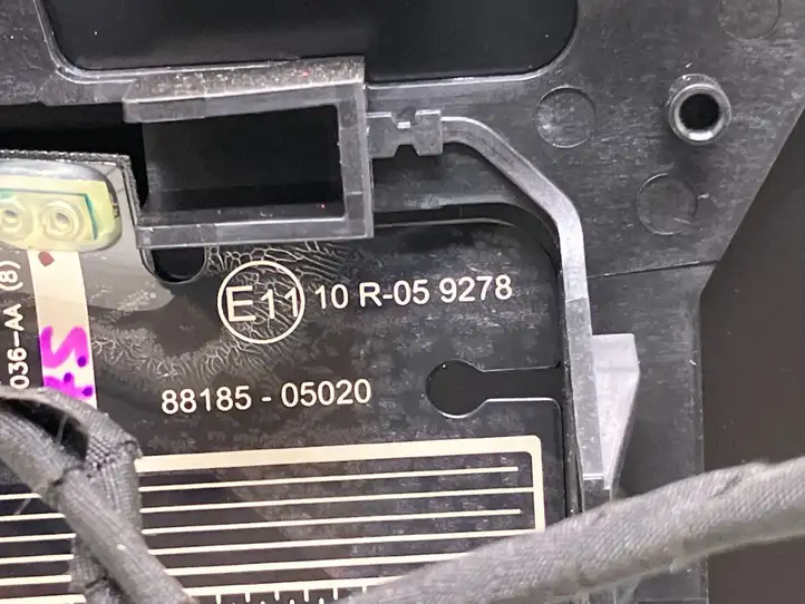 Toyota Auris E180 (2012 - 2018) 43R010335 Переднее стекло — фото 7