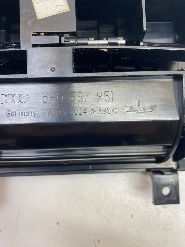 Audi A3/S3 8P (2008 - 2013) 8P0857951 Пепельница — фото 9